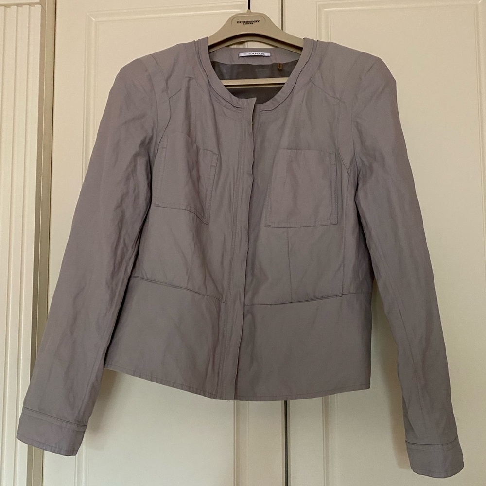 TAHARI LIGHT ,LINED JACKET Sz L .